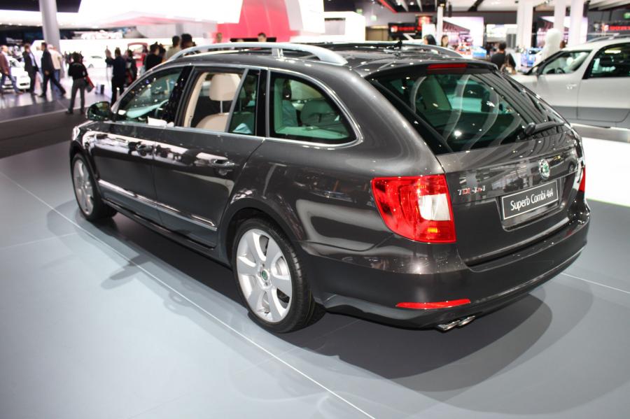  Skoda Superb Combi 2010 года  (фото 12 из 19)